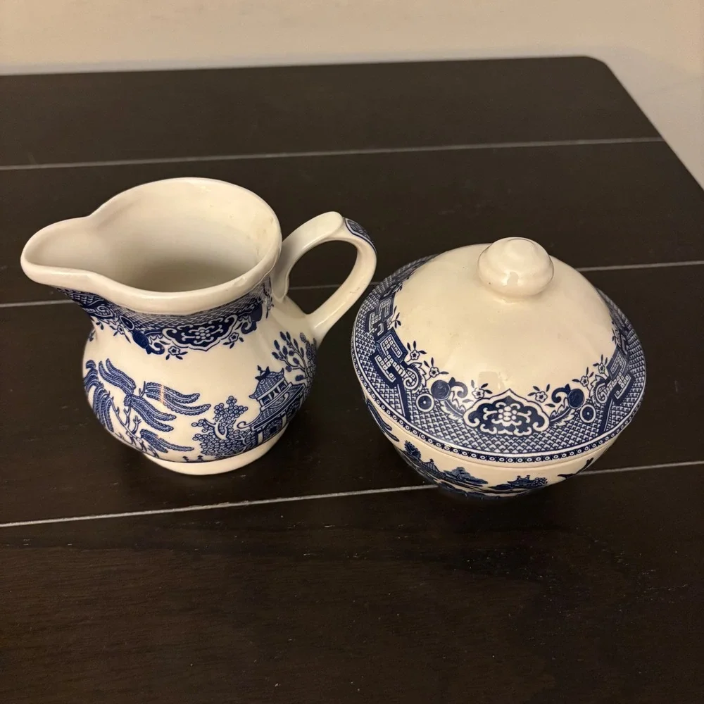 Churchill England | Blue Willow | Creamer & Lidded Sugar Bowl Set | small flaw